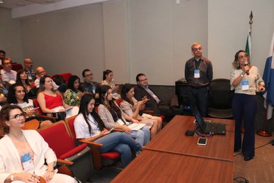 Caroline Valeriano e Paulo Sérgio receberam a premiação de melhor palestra da trilha Laboratório...